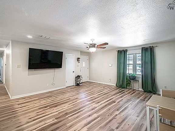 3rd image of 2905 S Bandera Dr