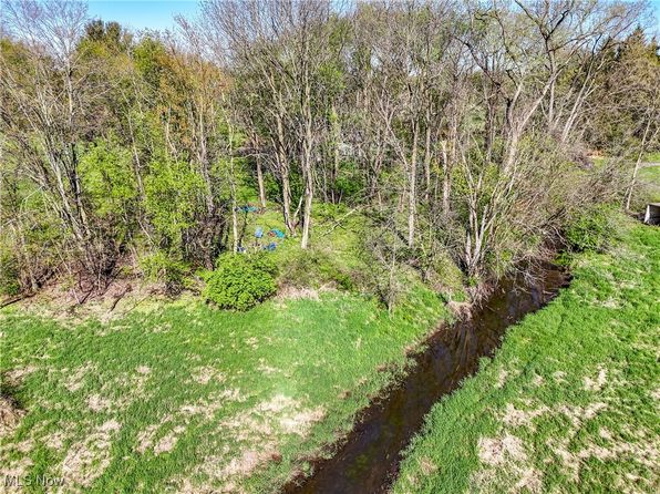 1481 Limonis St NW, Uniontown, OH 44685