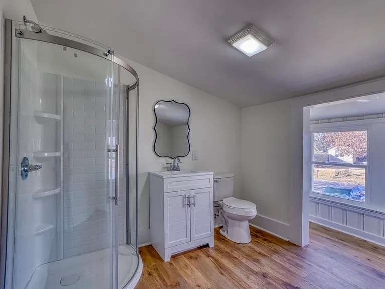 738 E Tombigbee St — Photo 18