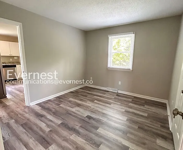 1676 Guilford Dr — Photo 11