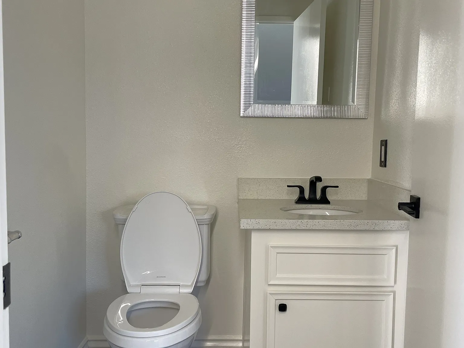 3 bed, 1.5 bath, 1236 sqft, $3,560 — Photo 3