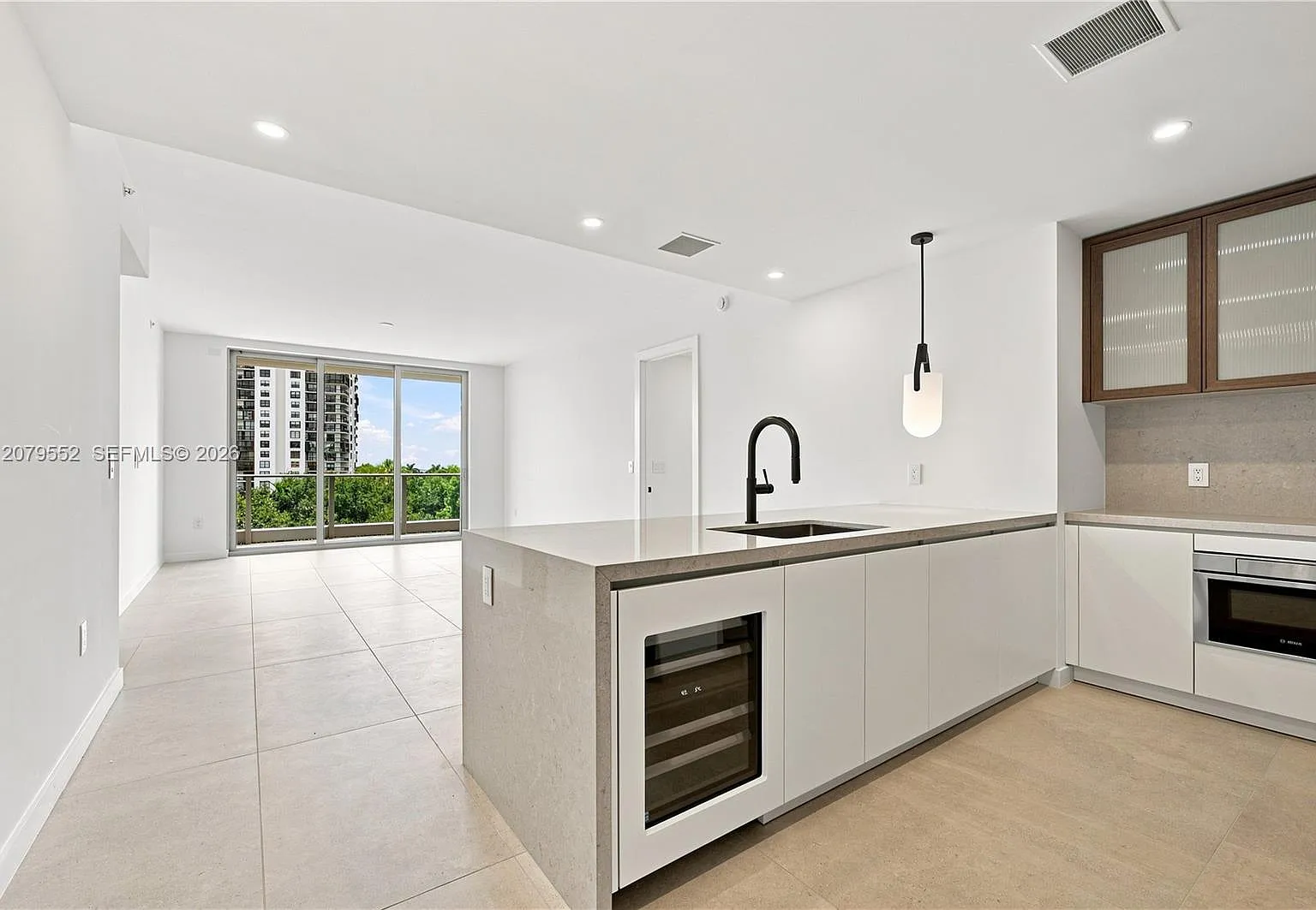 3 bed, 3.5 bath, 1470 sqft, $11,000 — Photo 2