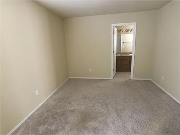 5th image of 940 Meadowridge Dr