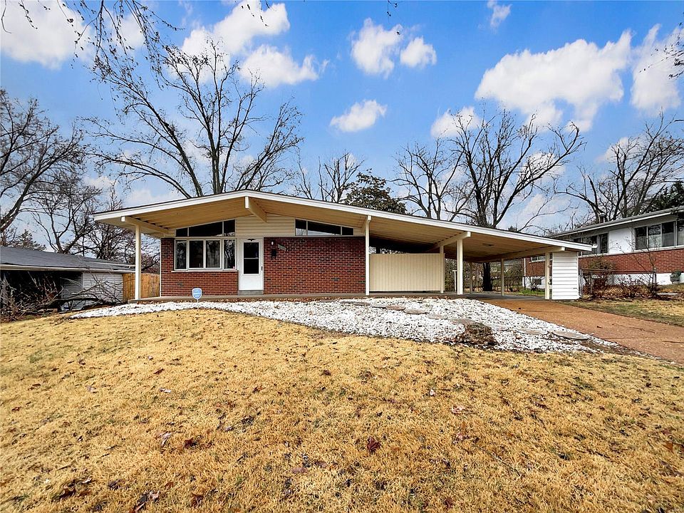 1st image of 700 Jamaica Pl