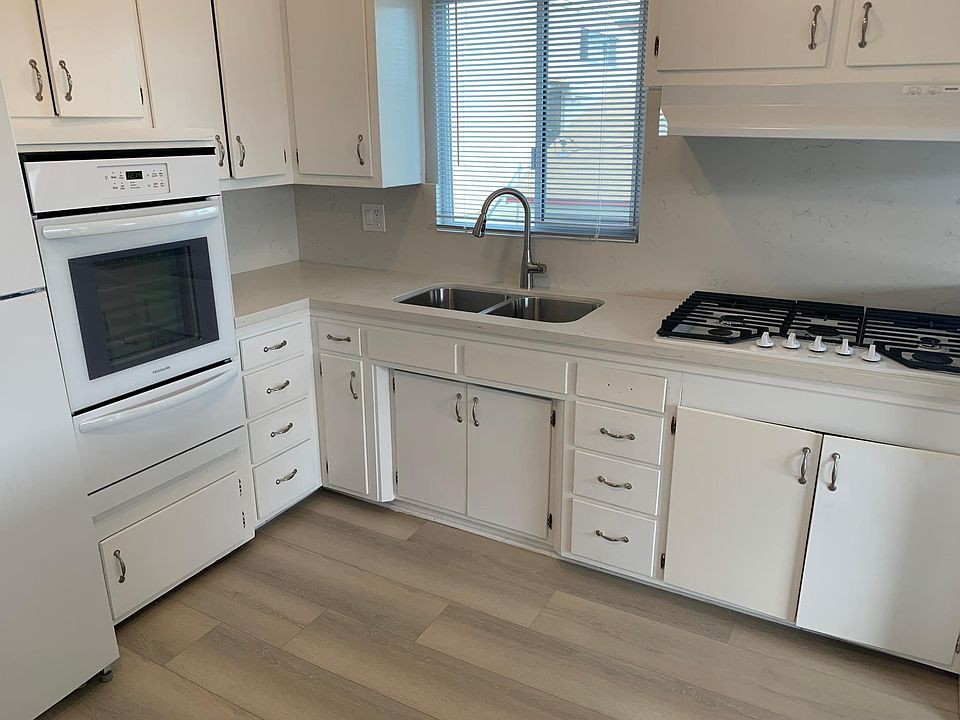 1st image of 1415 Barry Ave #9