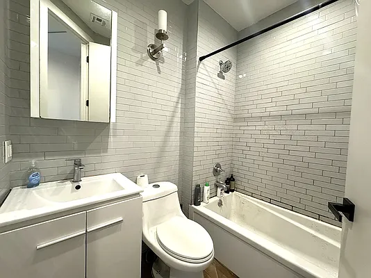 Rented by Pear NYC LLC | media 10