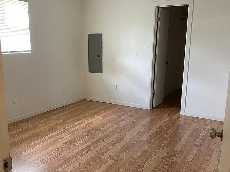 2515 N Fonshill Ave — Photo 7