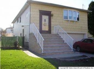 20 Drumgoole Rd E, Staten Island, NY 10312