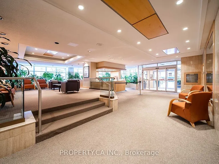 71 Charles St E #402 — Photo 31