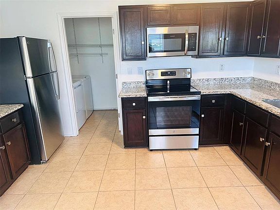 3rd image of 1002 Mazourka Dr