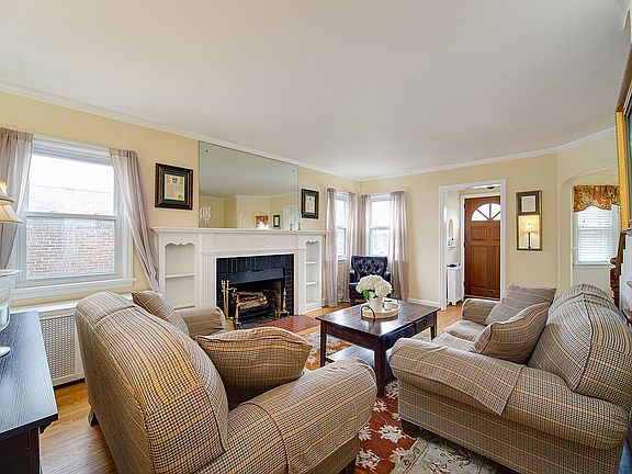 3rd image of 25 Herrick Dr