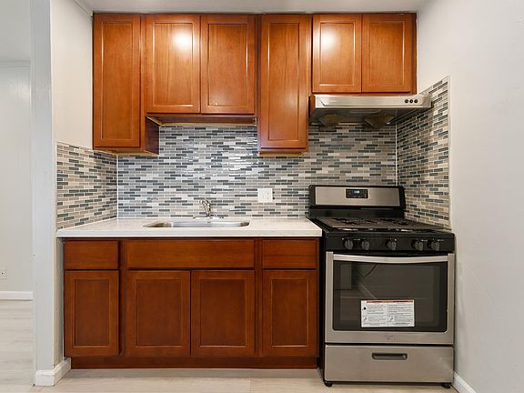 2nd image of 852 Lakeview Ave #C