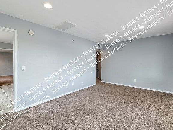 5th image of 442 E Linden St
