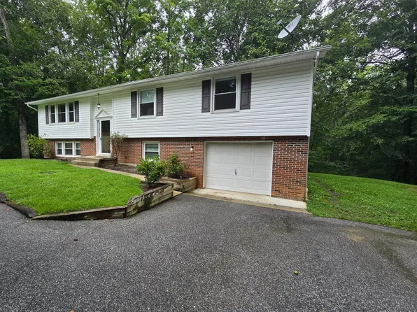 905 Flavia Ct, Prince Frederick, MD 20678