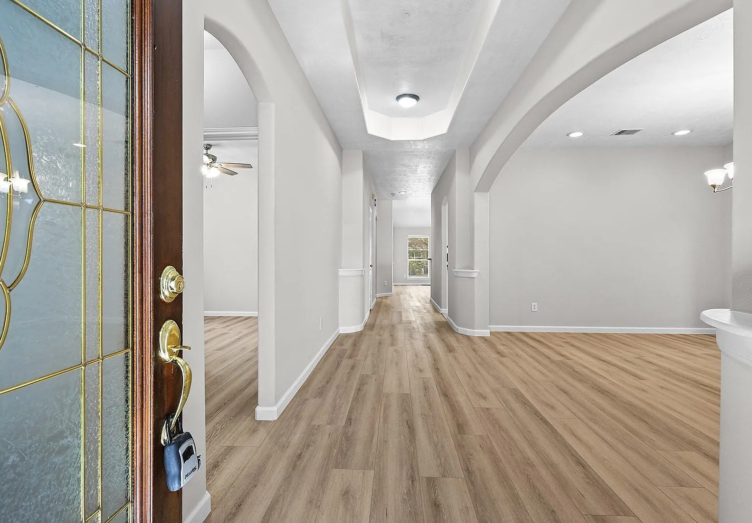 3 bed, 2.0 bath, 2118 sqft, $2,100 — Photo 4
