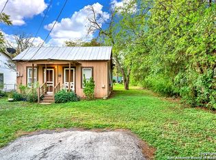 1905 16th St, Hondo, TX 78861