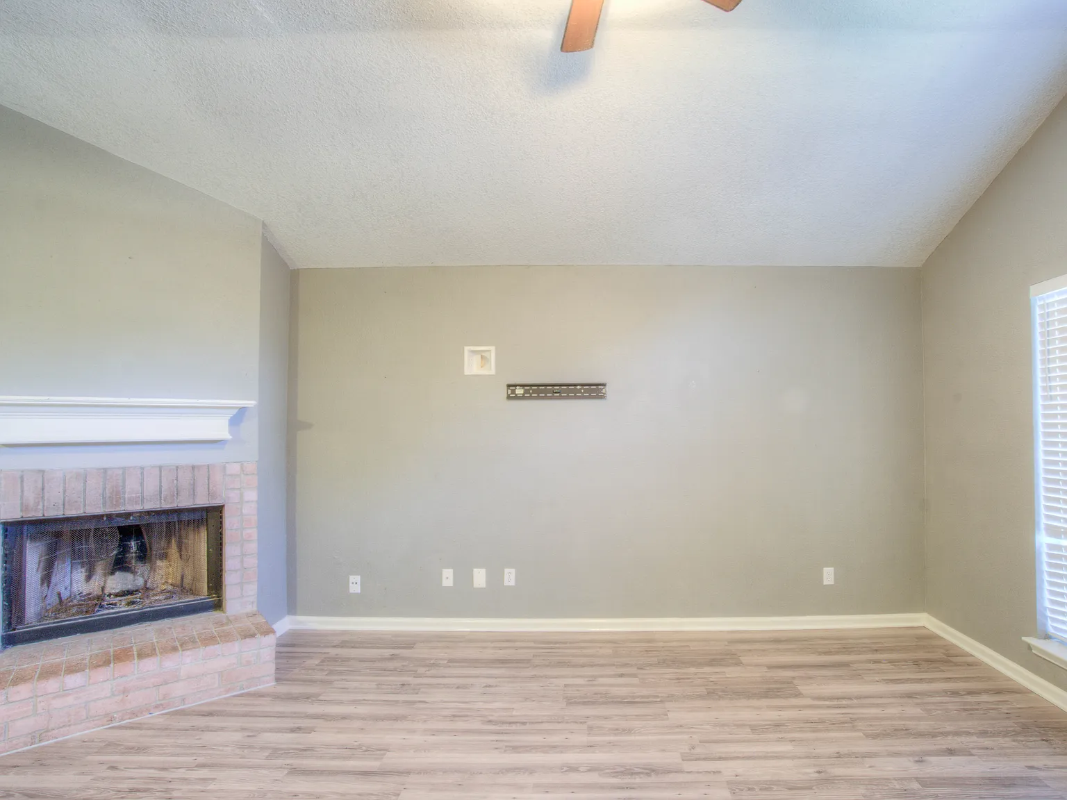 3 bed, 1638 sqft, $2,000 — Photo 2