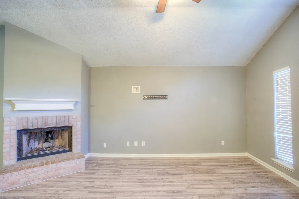Building Photo - 5733 Vandalia Trl