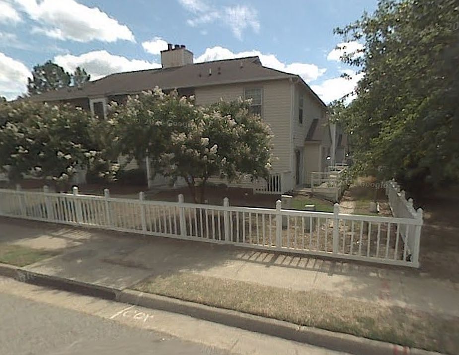 1st image of 300 Thorncliff Dr