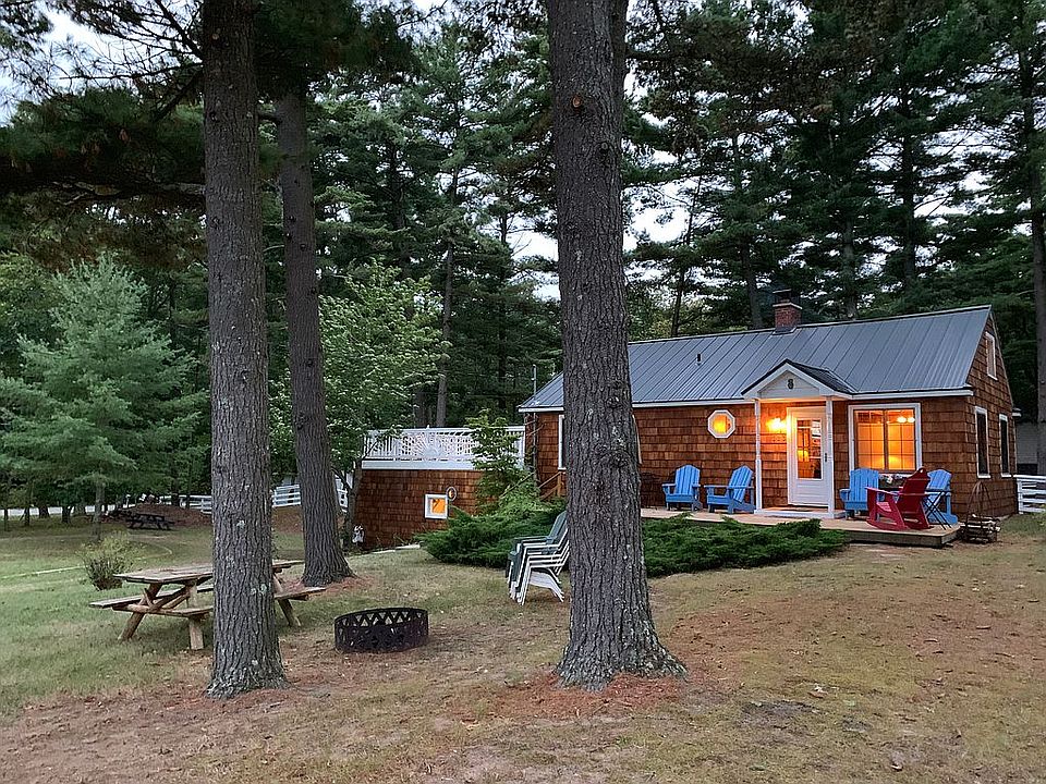 1st image of 323 Huron Hills Dr