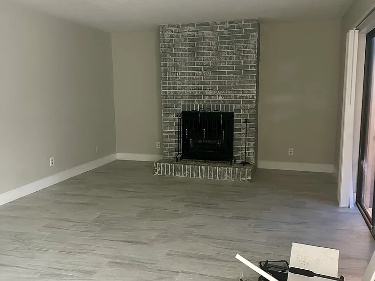 106 Springwood Sq — Photo 3