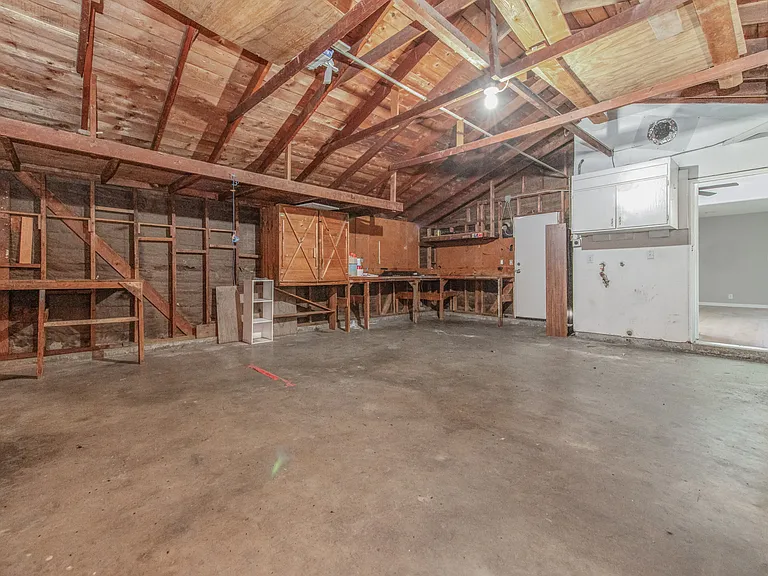 1674 E Princeton St — Photo 22