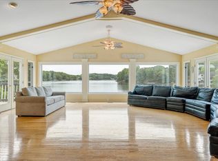 440 Sourwood Dr, Hardy, VA 24101