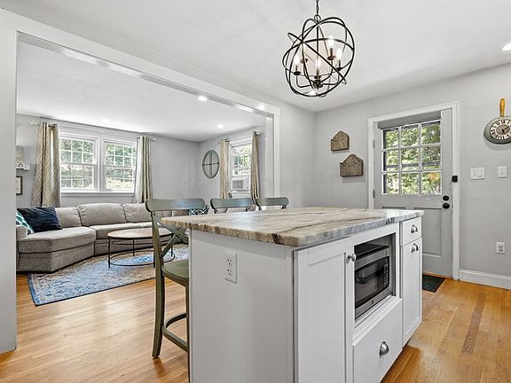 4th image of 14 Cary Rd