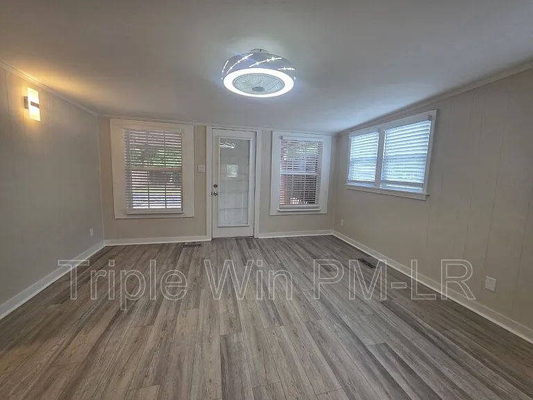 400 W 34th St — Photo 17