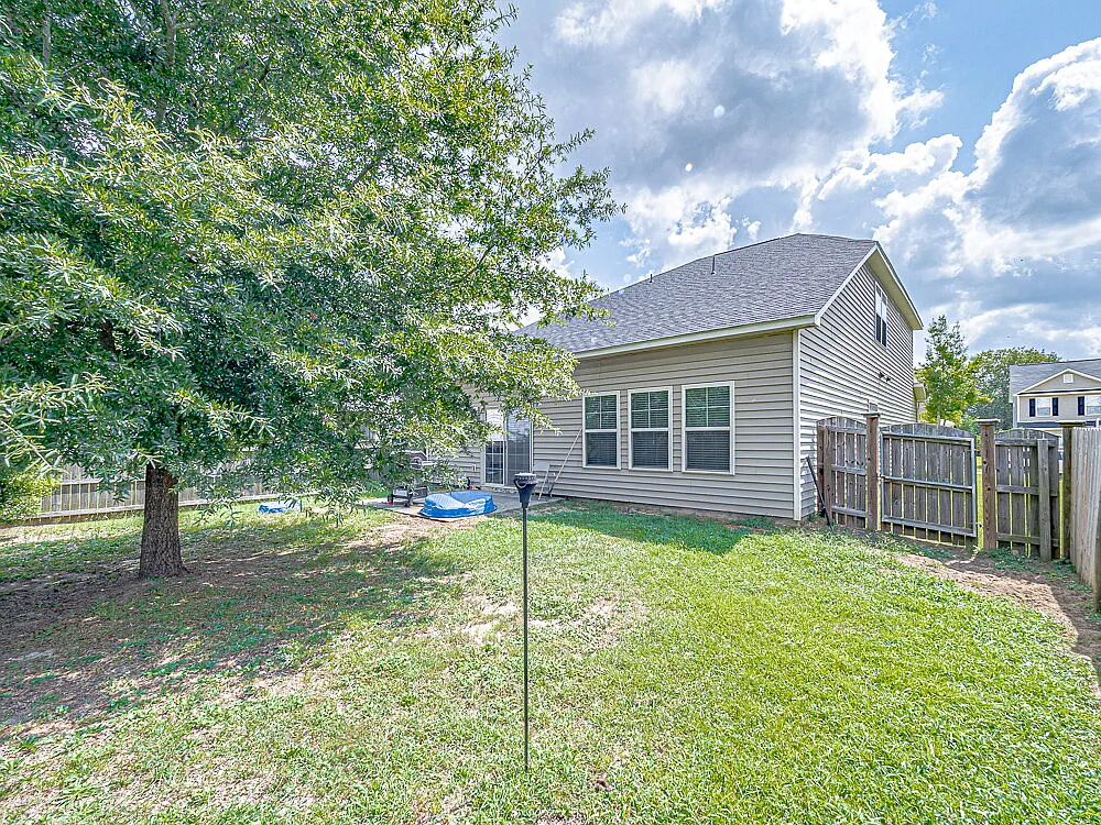 4 bed, 2.5 bath, 2231 sqft, $2,100 — Photo 4