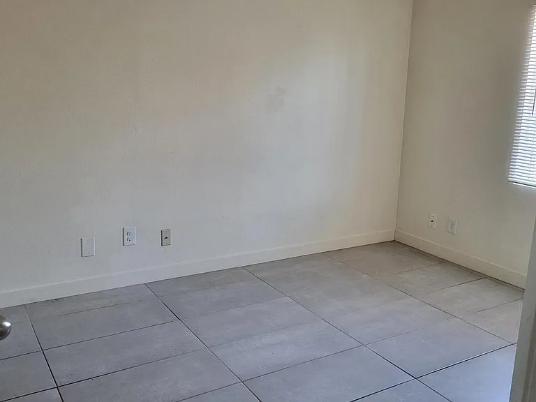 1631 E Yale St #7 — Photo 6