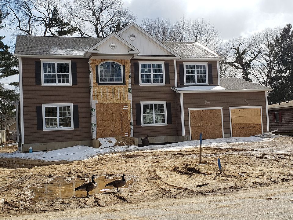 2nd image of 110 Village Line Rd