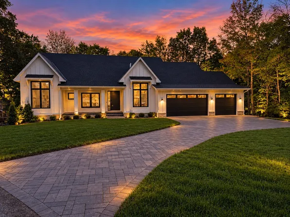 15 Maple Hill Dr, Tonka Bay, MN 55331