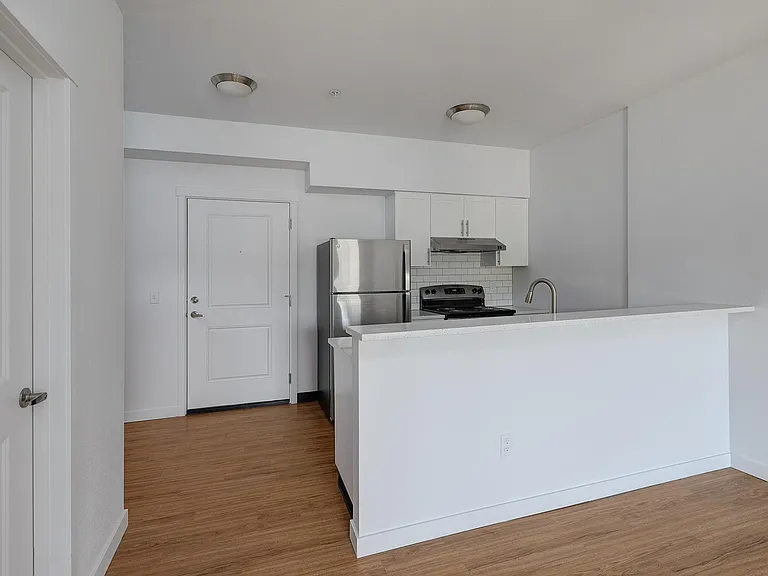 7550 N Lombard St — Photo 28