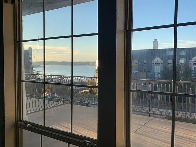 2 bed, 2.5 bath, 1395 sqft, $2,050 — Photo 4