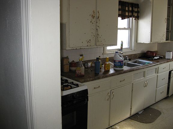 2nd image of 1822 Green St