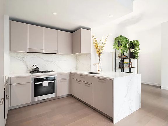 5th image of 305 E 51st St #5F