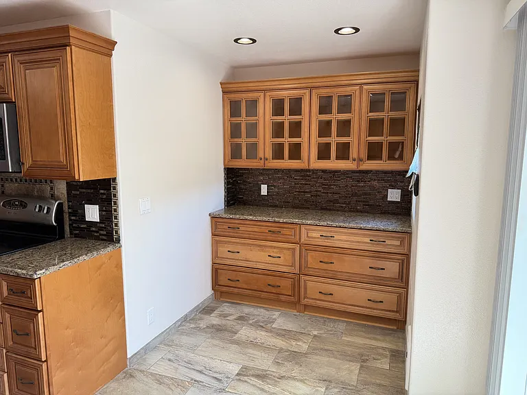 304 Oak St — Photo 12