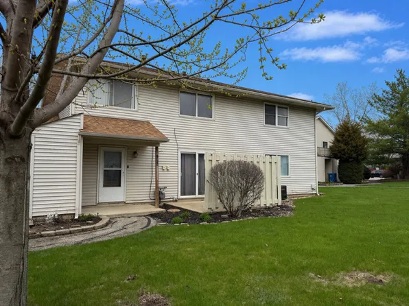 2338 Carnation Dr #1, Crest Hill, IL 60403