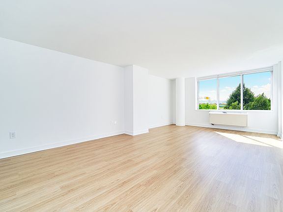 4th image of 160 Riverside Blvd APT 3H