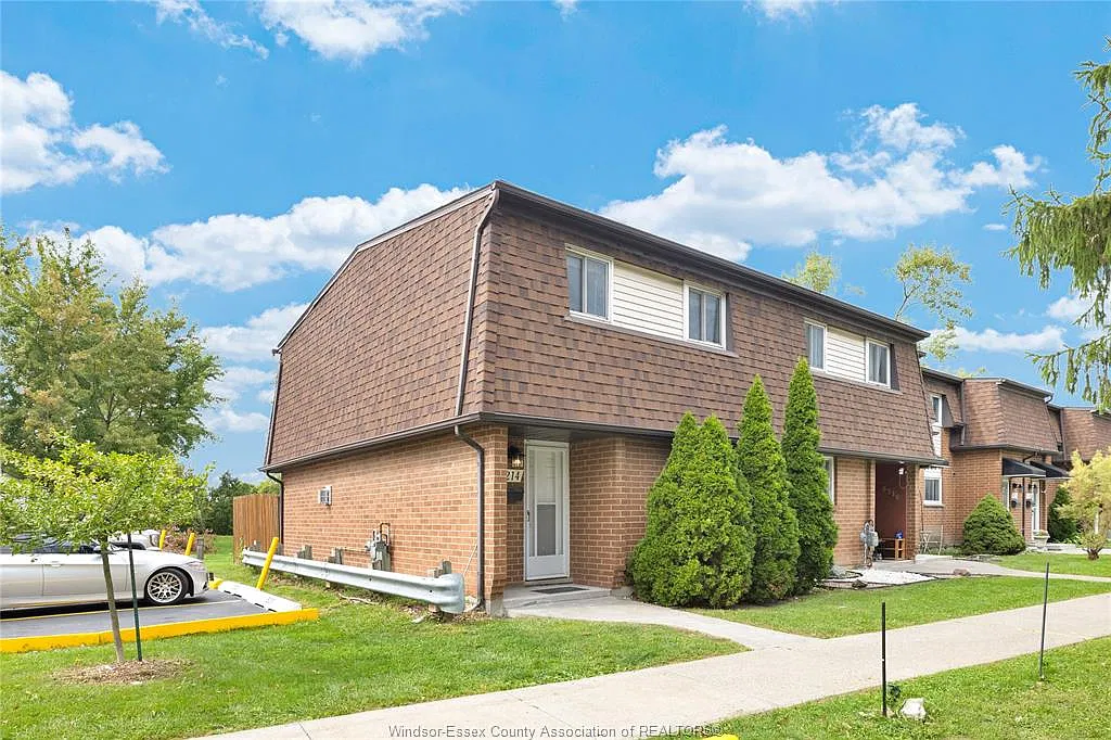 3 bed, 1.5 bath, $2,100 — Photo 4