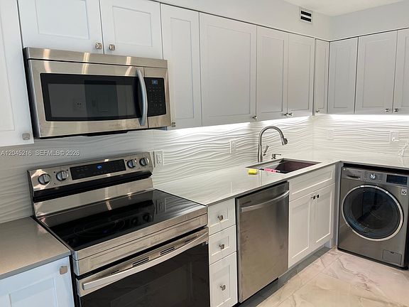 5th image of 6770 Indian Creek Dr #Penthouse A