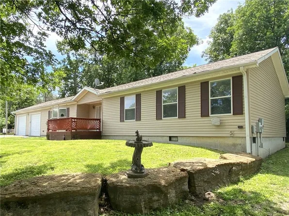 130 Mystic Valley Dr, Linn Valley, KS 66040
