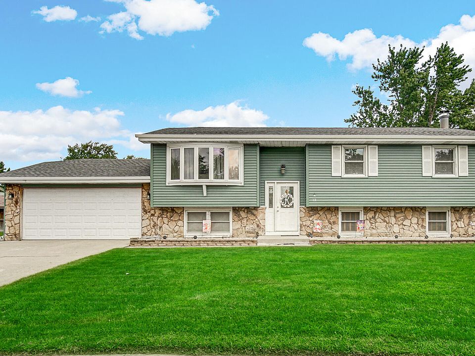 1st image of 13 Lilac Dr