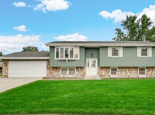 13 Lilac Dr, Dyer, IN 46311
