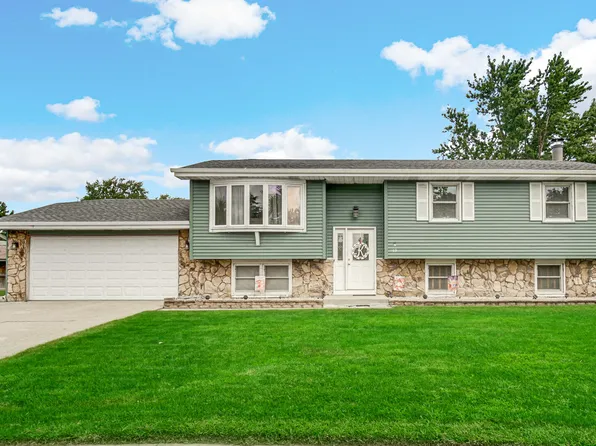 13 Lilac Dr, Dyer, IN 46311