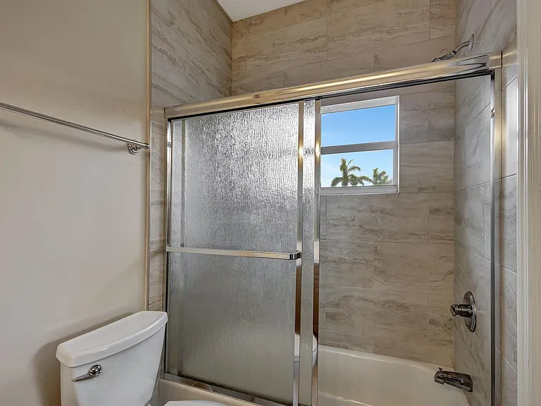 13792 Yarmouth Dr — Photo 10