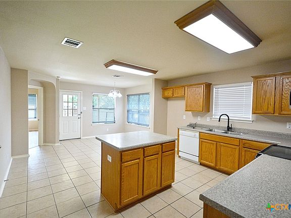 4th image of 2489 Medina Dr