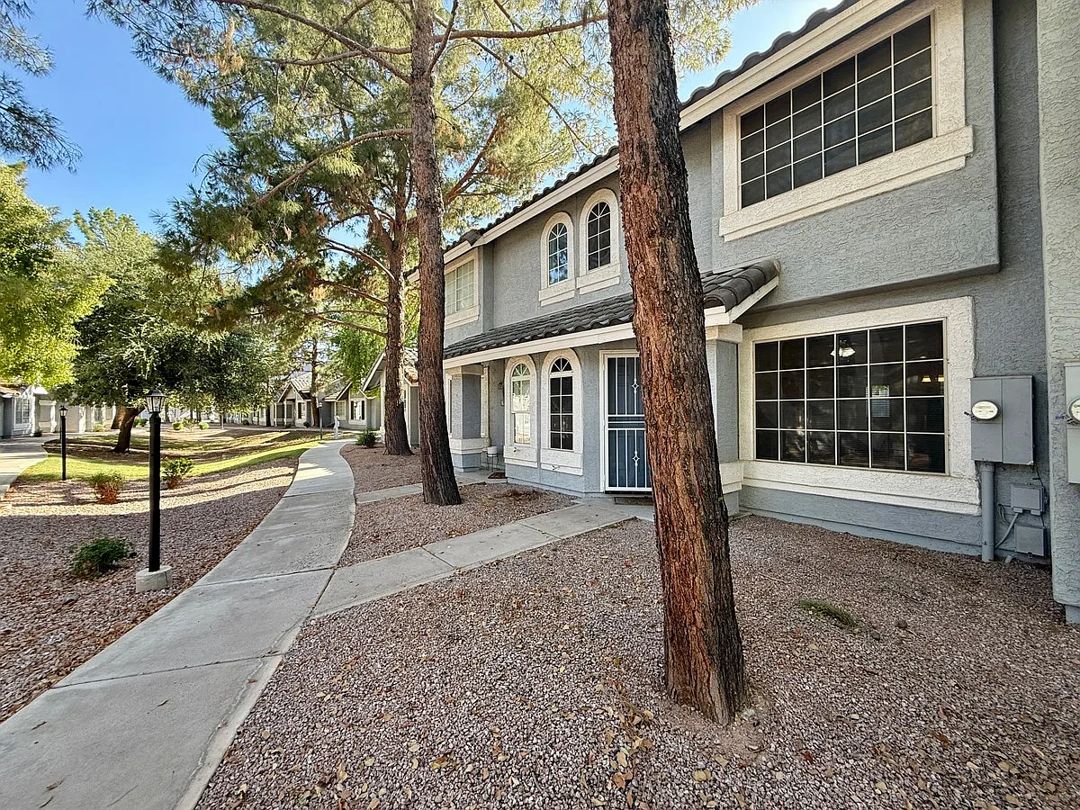 3 bed, 2.5 bath, 1238 sqft, $1,799 — Photo 1
