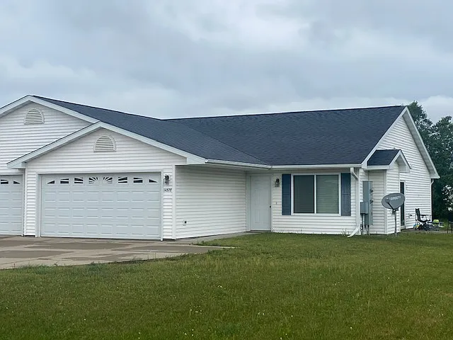 2 bed, 1.5 bath, 1250 sqft, $1,295 — Photo 1